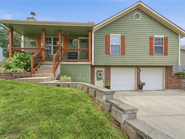 404 SE Onyx Drive, Lee's Summit, MO 64063