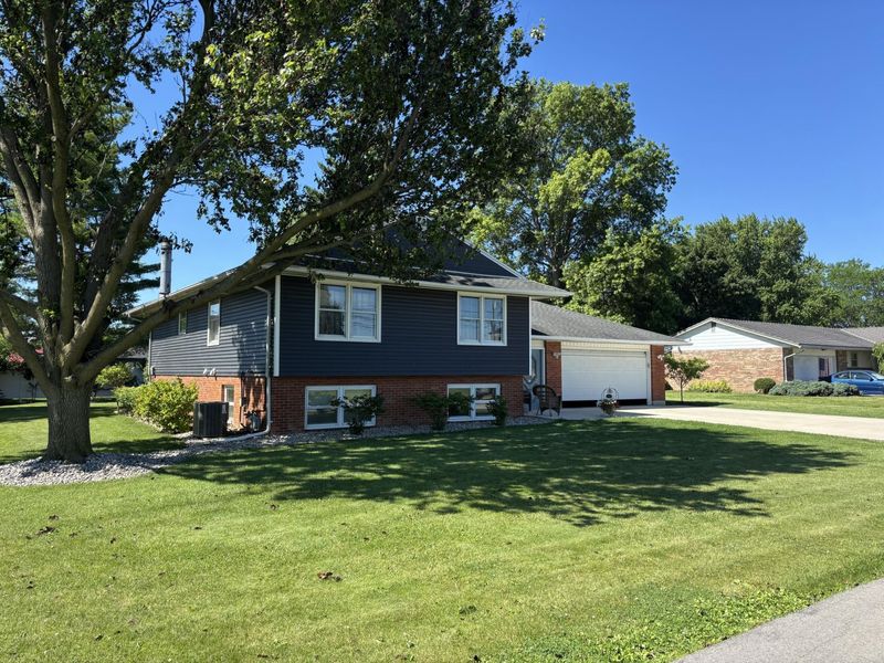 2912 Melody Drive, Celina, OH 45822 Photo 2