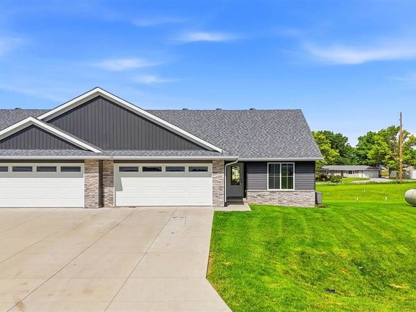 5025 Bluestem St SW, Kalona, IA 52247