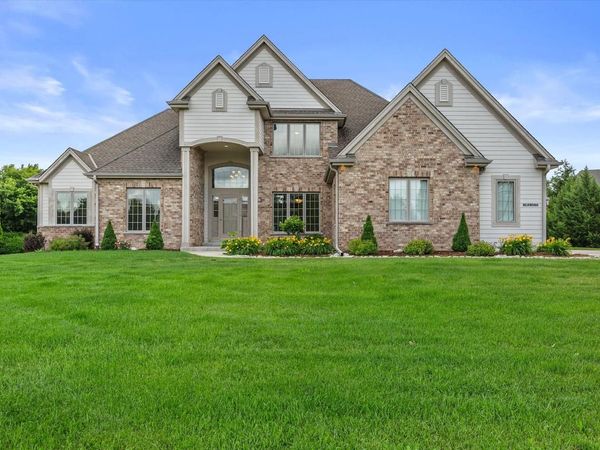 W218N5466 Taylors Woods DRIVE, Menomonee Falls, WI 53051