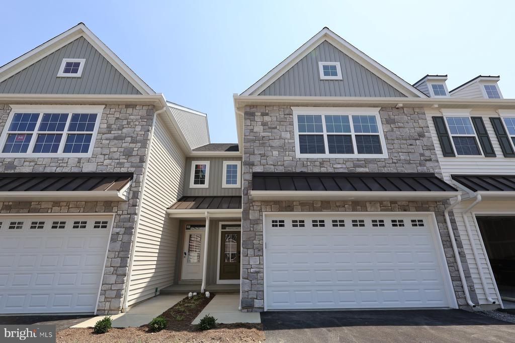 2448 Spring Water Circle, Lancaster, PA 17601 Main Photo