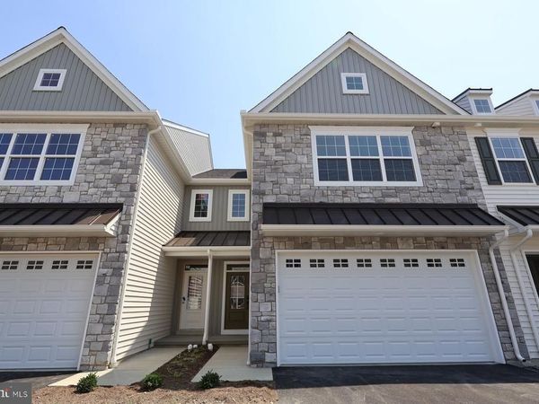 2448 SPRING WATER CIRCLE , LANCASTER, PA 17601