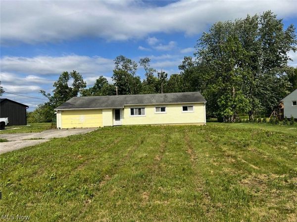 12555 Hovey Drive , Chesterland, OH 44026