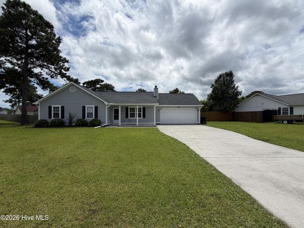 208 Parnell Road , Hubert, NC 28539