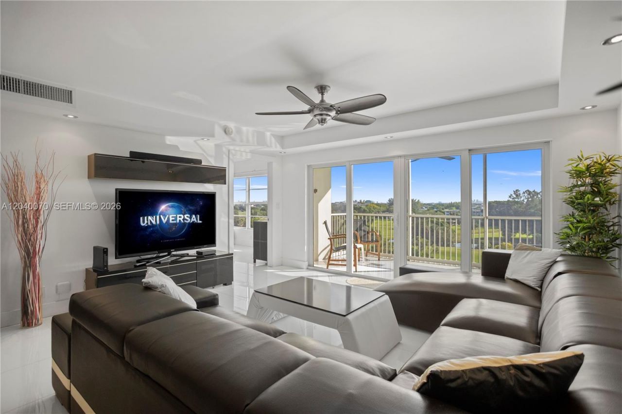 3050 N Palm Aire Dr , Unit 710, Pompano Beach, FL 33069 Photo