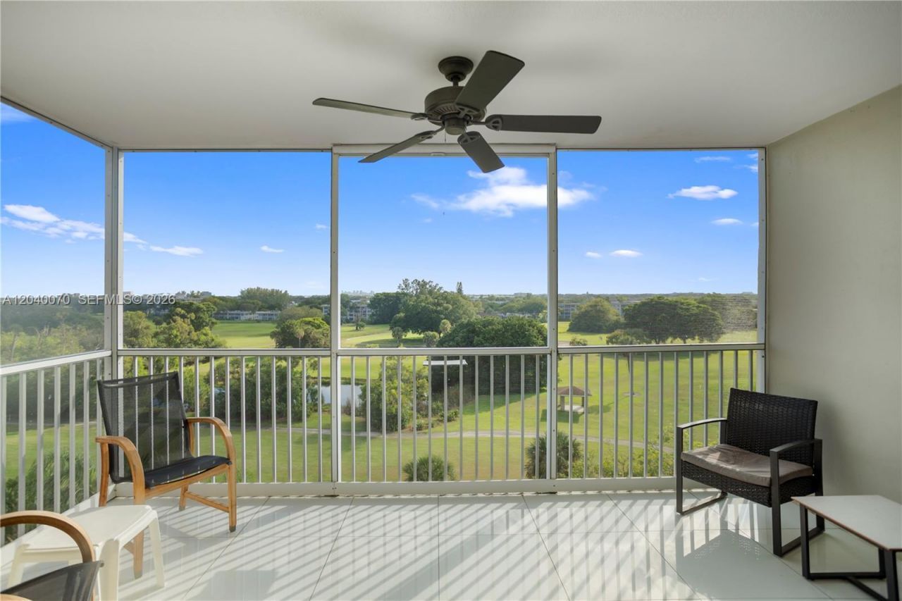 3050 N Palm Aire Dr , Unit 710, Pompano Beach, FL 33069 Photo