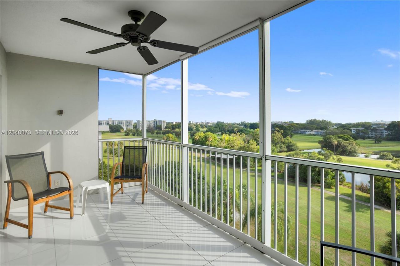 3050 N Palm Aire Dr , Unit 710, Pompano Beach, FL 33069 Photo