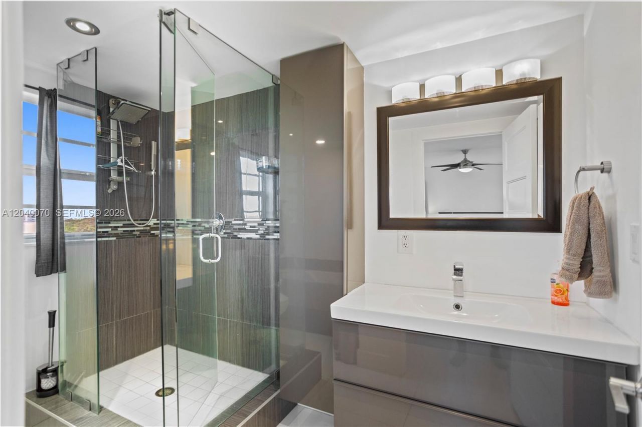 3050 N Palm Aire Dr , Unit 710, Pompano Beach, FL 33069 Photo