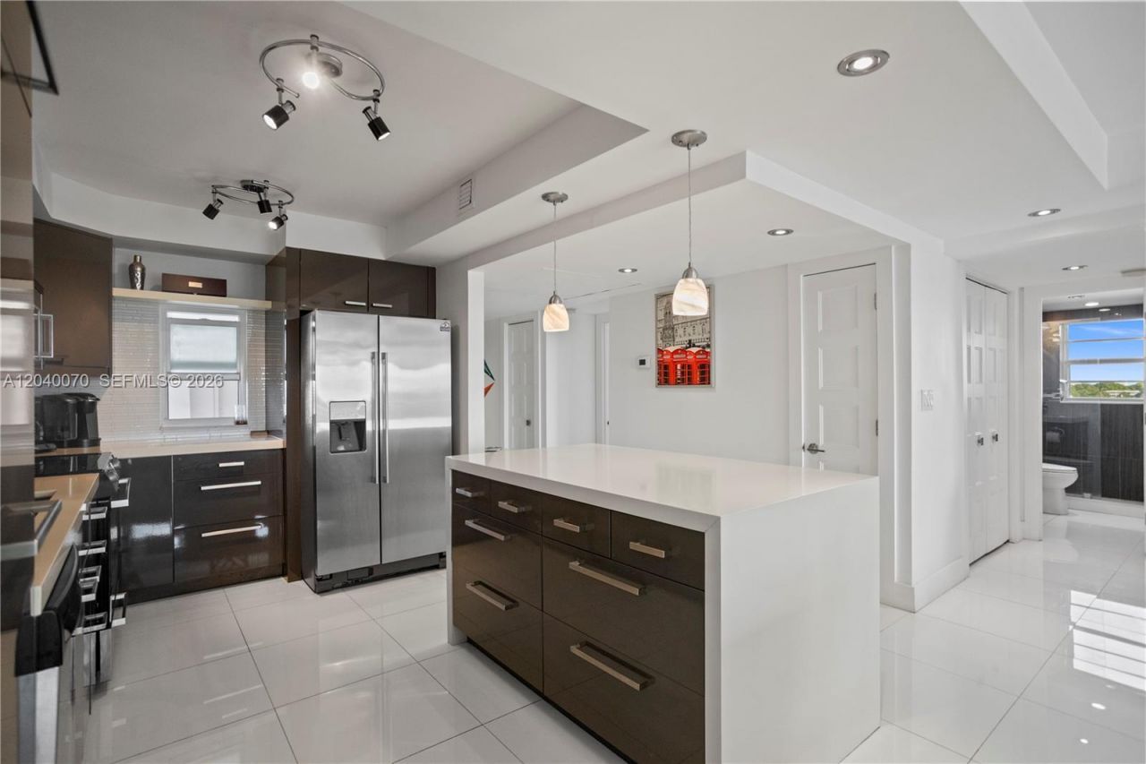 3050 N Palm Aire Dr , Unit 710, Pompano Beach, FL 33069 Photo