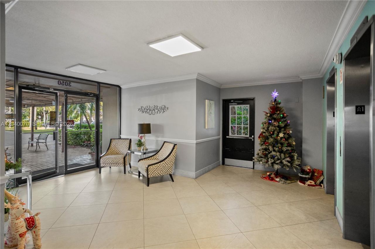 3050 N Palm Aire Dr , Unit 710, Pompano Beach, FL 33069 Photo