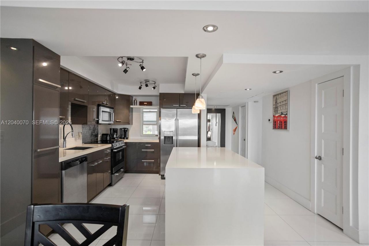 3050 N Palm Aire Dr , Unit 710, Pompano Beach, FL 33069 Photo