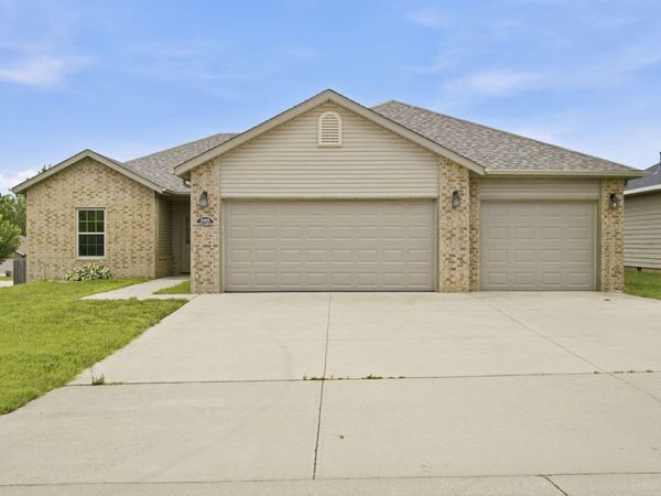 3103 N Albertha Avenue , Springfield, MO 65803