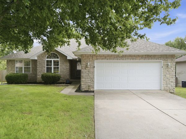 5710 S Wedgewood Avenue , Springfield, MO 65810