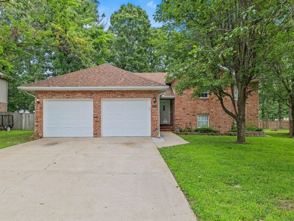 1019 Daniels Street , Aurora, MO 65605