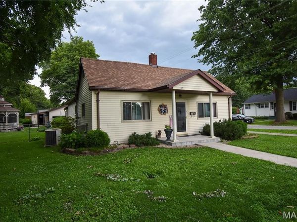 301 W 3rd North Street , Mount Olive, IL 62069