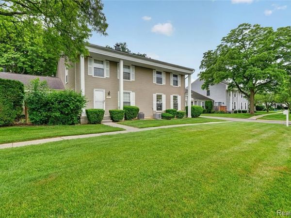 23435 Stonehenge Boulevard , Novi, MI 48375