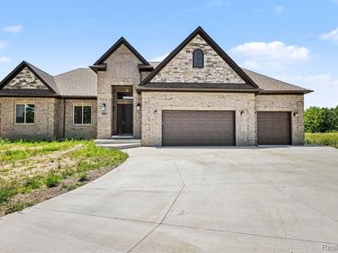 68651 Lake Angela Pointe, Richmond, MI 48062