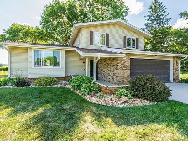 122 Pioneer Valley Dr, Sergeant Bluff, IA 51054