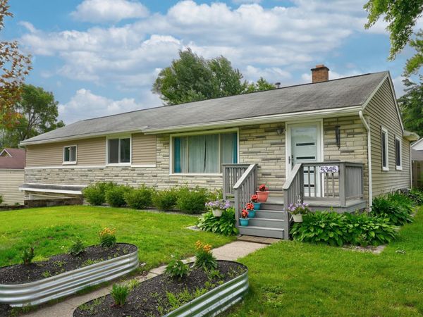 5345 Clinton River Drive, Waterford, MI 48327