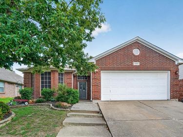 8868 Trace Ridge Parkway, Fort Worth, TX 76244