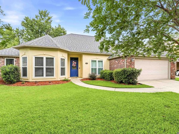 37076 Cobblestone Ave, Geismar, LA 70734