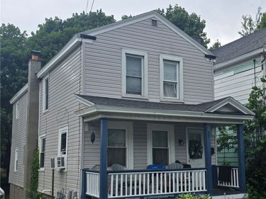 137 1/2 W Schuyler Street, Oswego, NY 13126