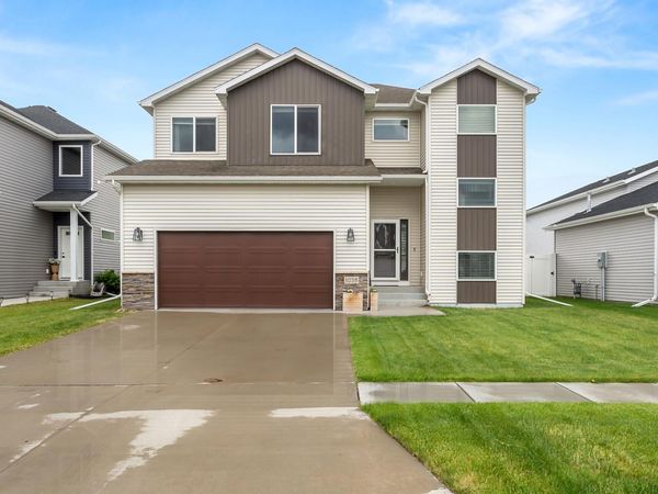 1038 Ashley Drive W, West Fargo, ND 58078
