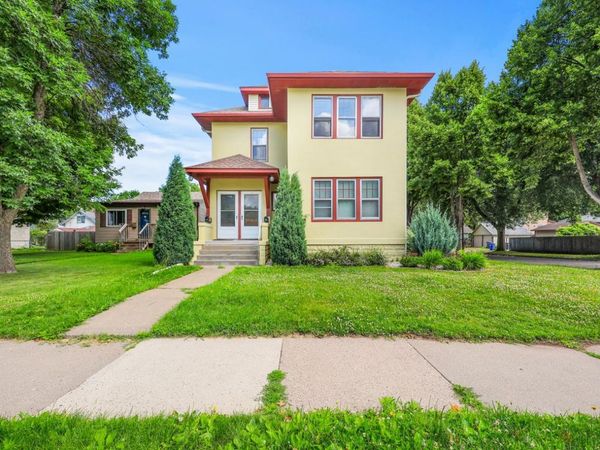 877 Cottage Avenue E, Saint Paul, MN 55106