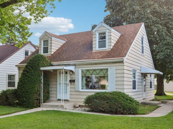 2546 S 99th St, West Allis, WI 53227