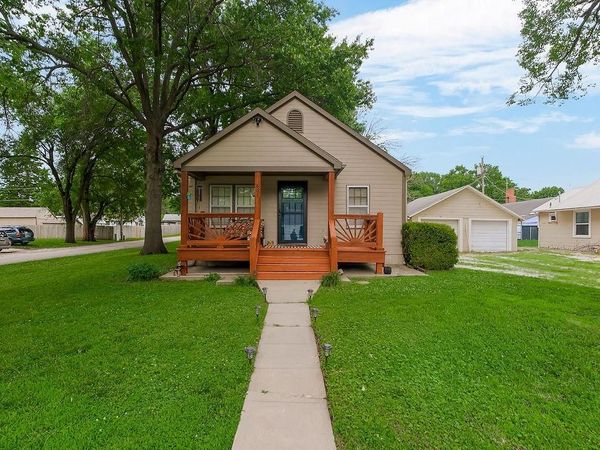 601 S Peoria Street, Louisburg, KS 66053