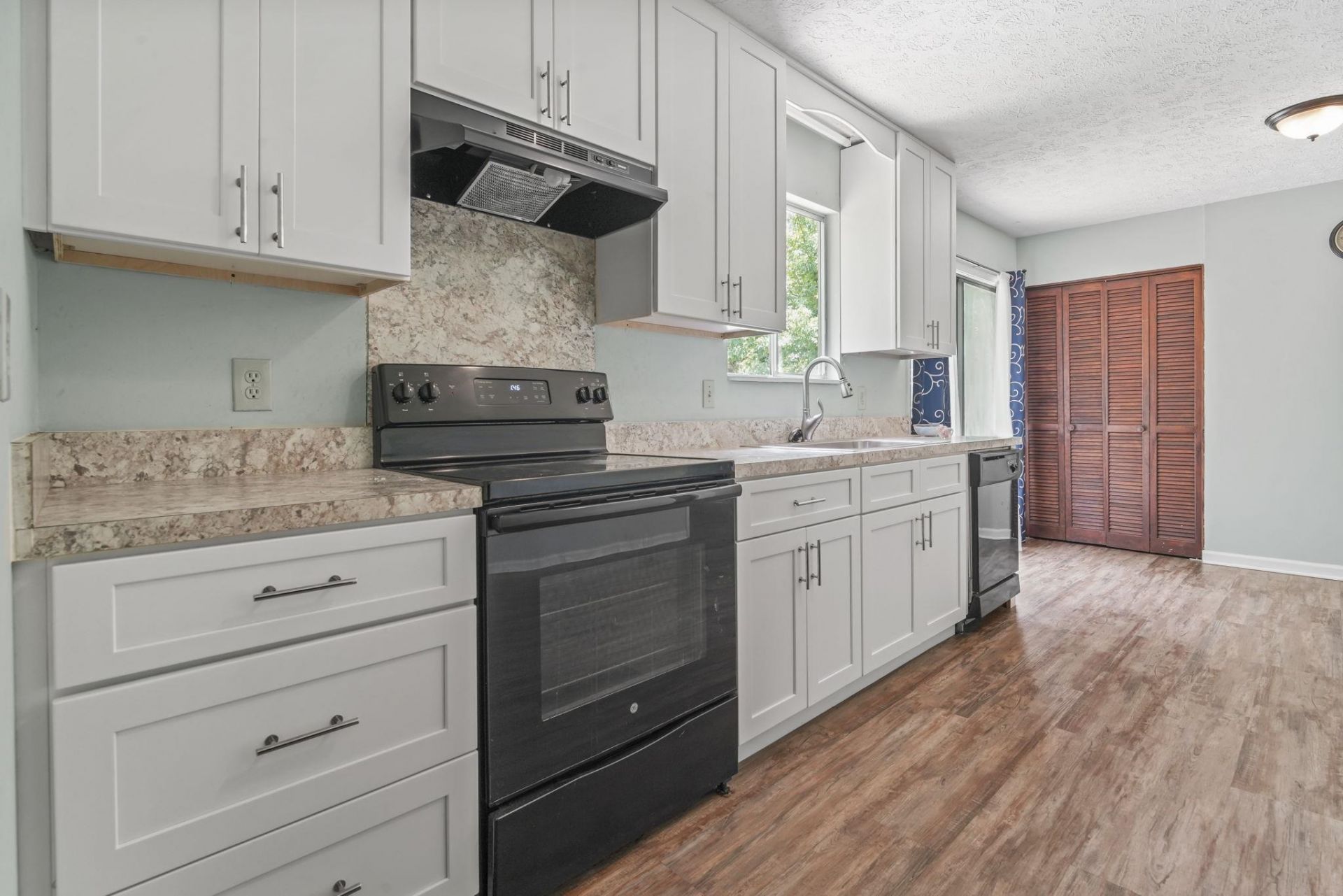 5039 Watergate Dr. Photo 11
