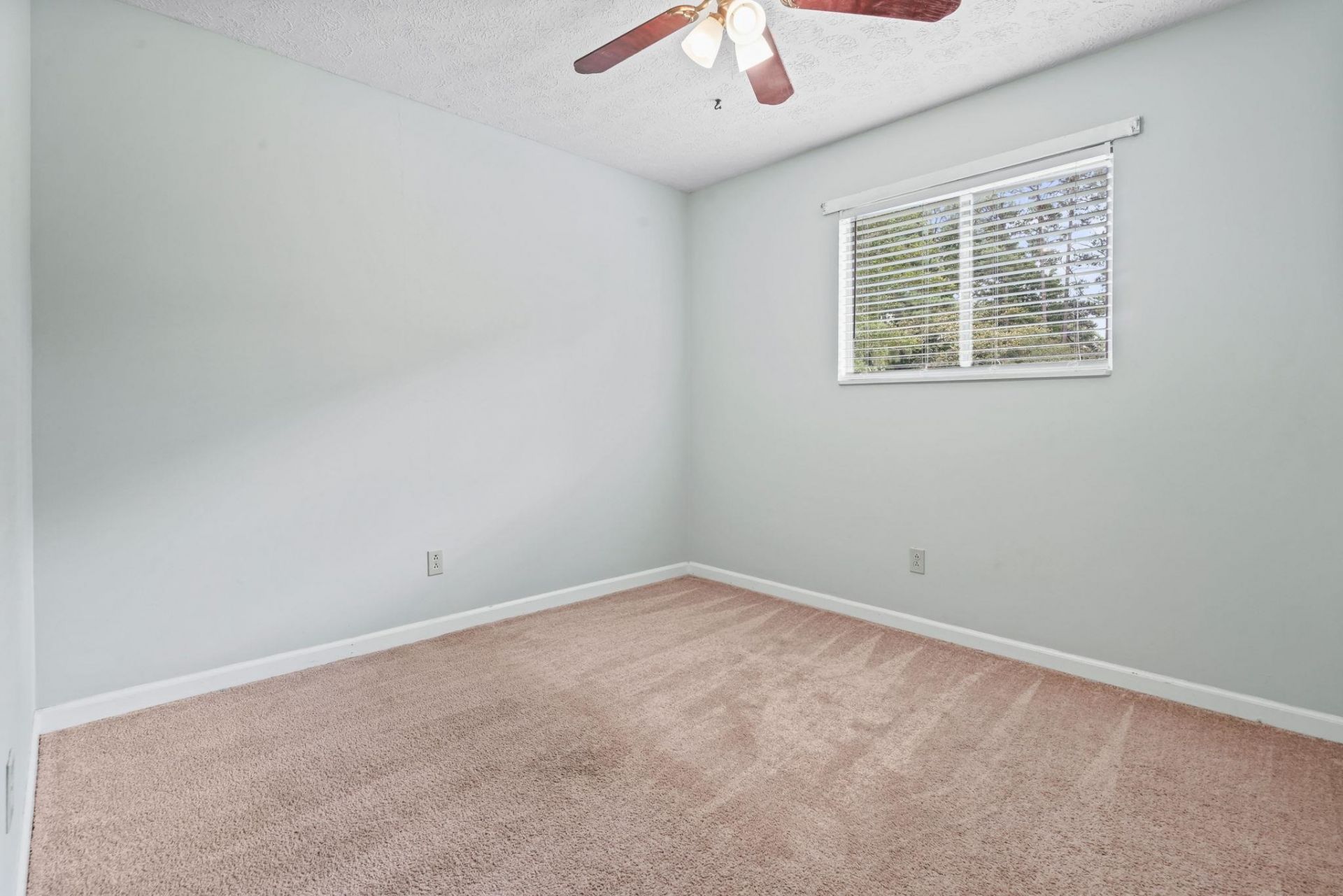 5039 Watergate Dr. Photo 12