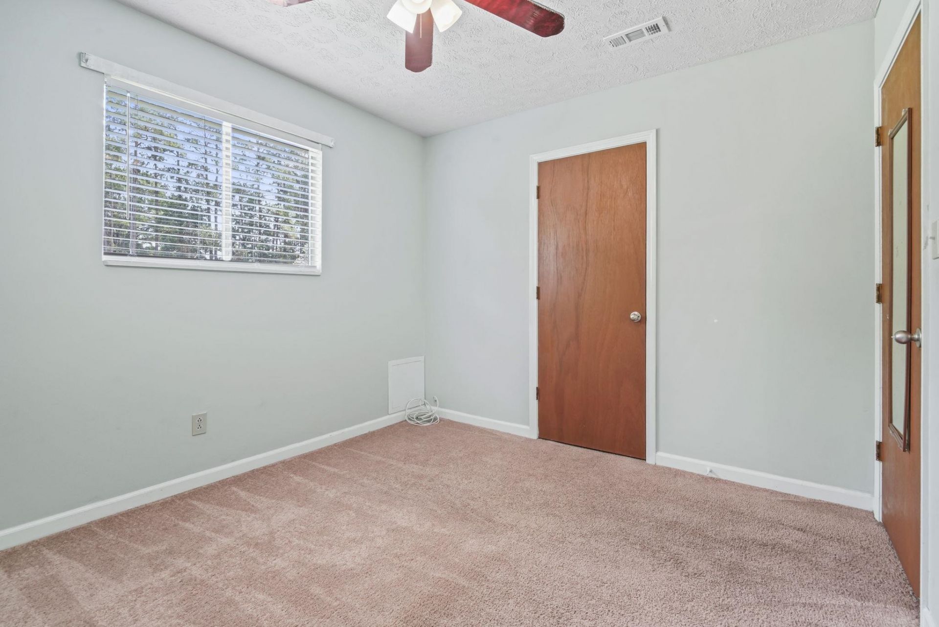 5039 Watergate Dr. Photo 14