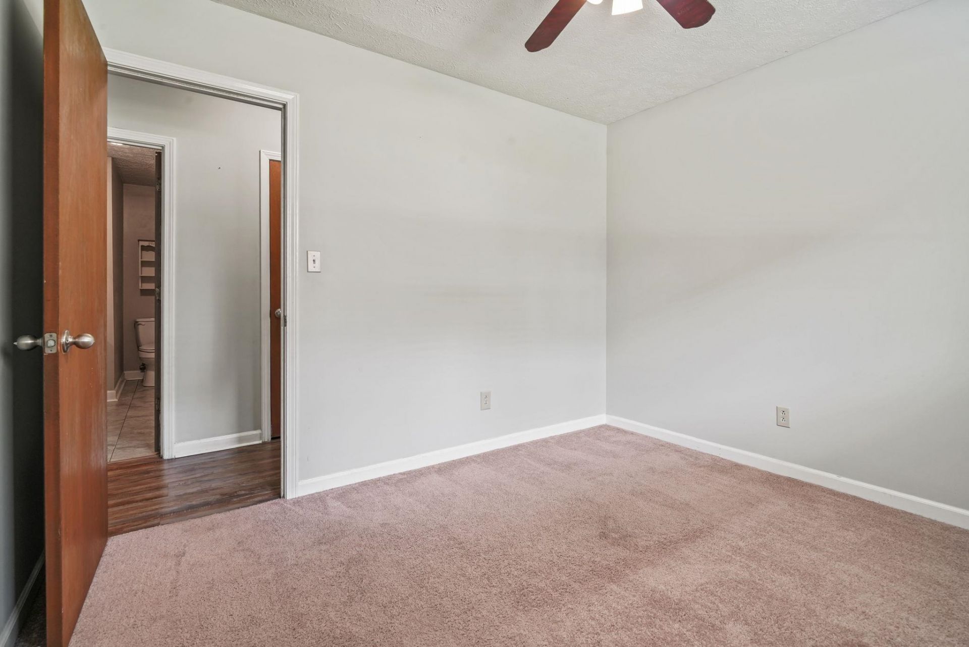 5039 Watergate Dr. Photo 15