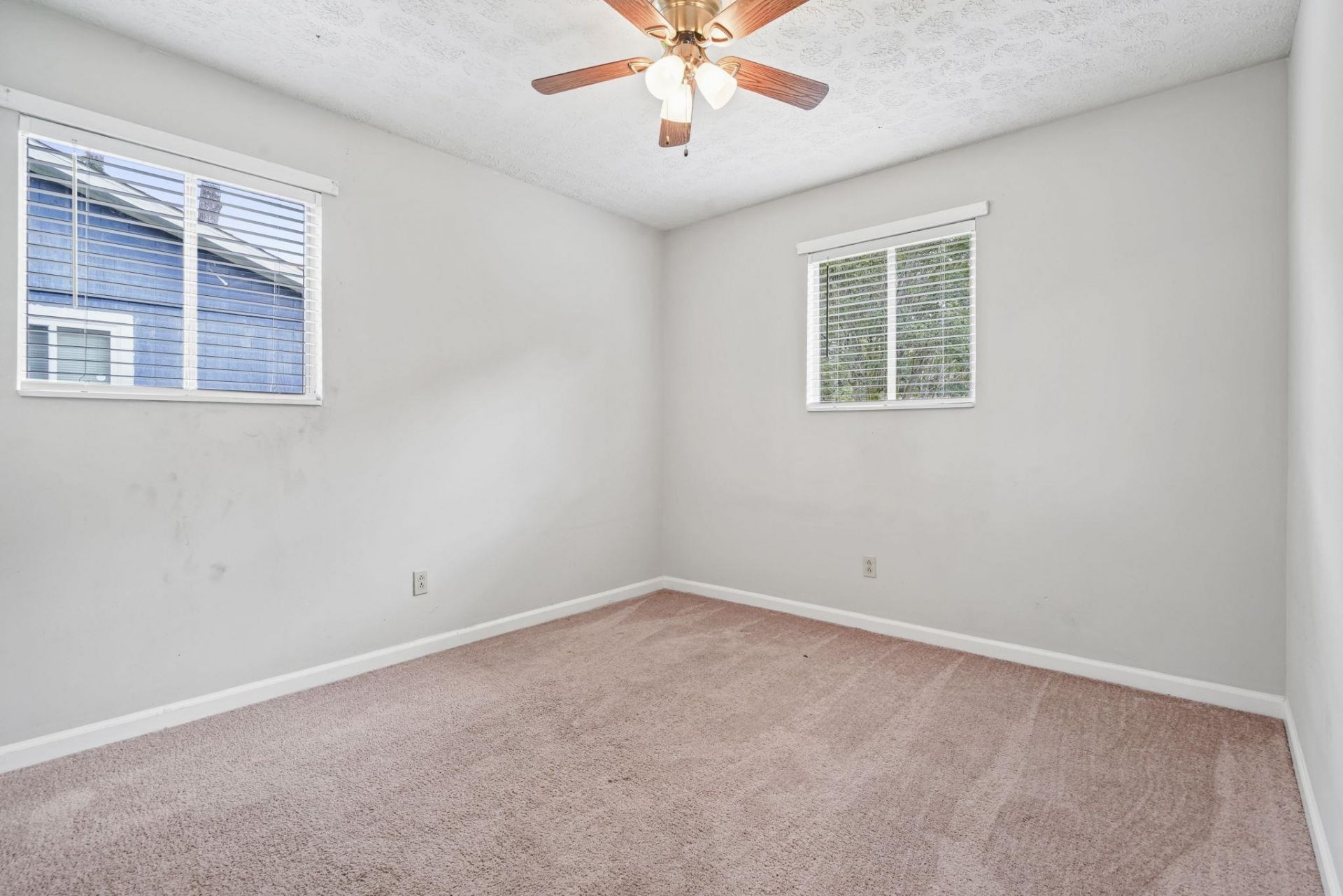 5039 Watergate Dr. Photo 16