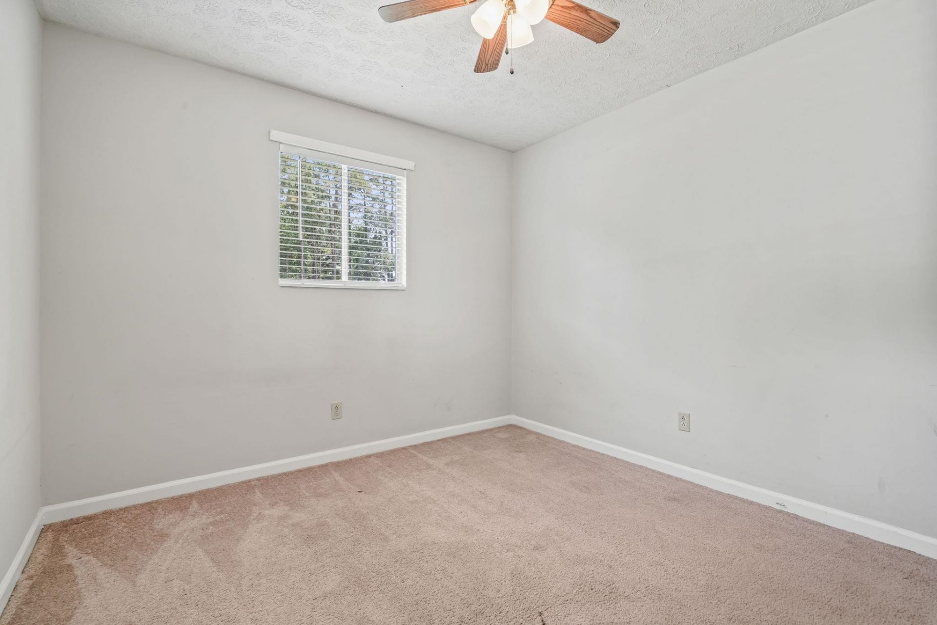 5039 Watergate Dr. Photo 19