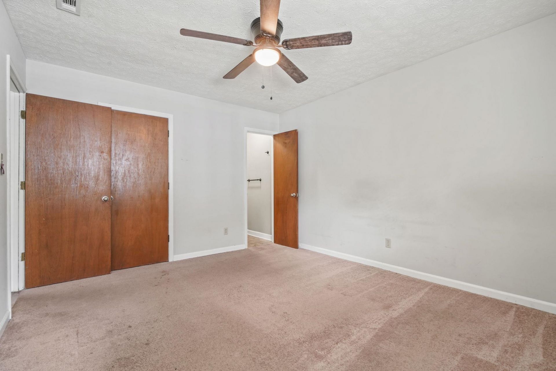 5039 Watergate Dr. Photo 22