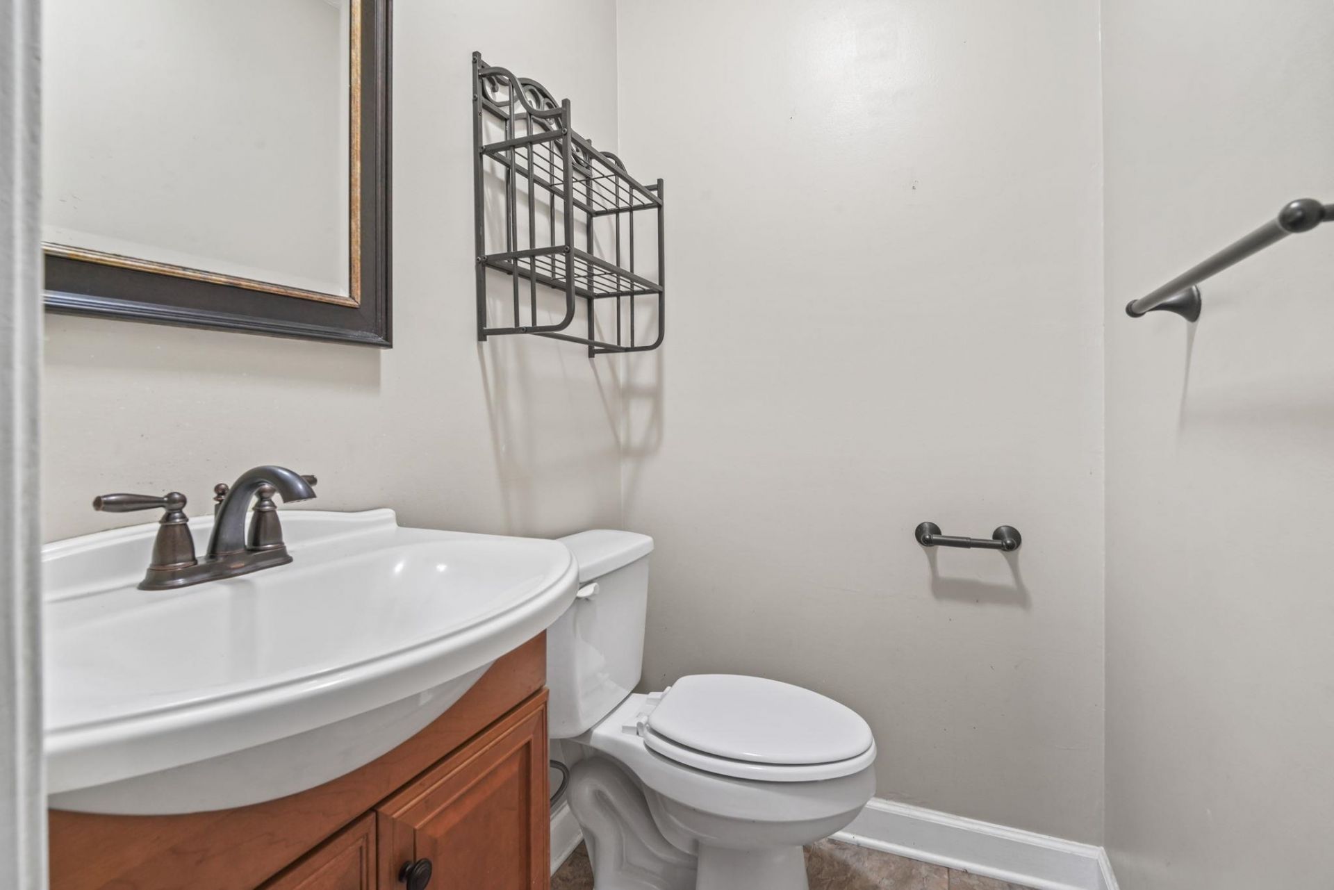 5039 Watergate Dr. Photo 24