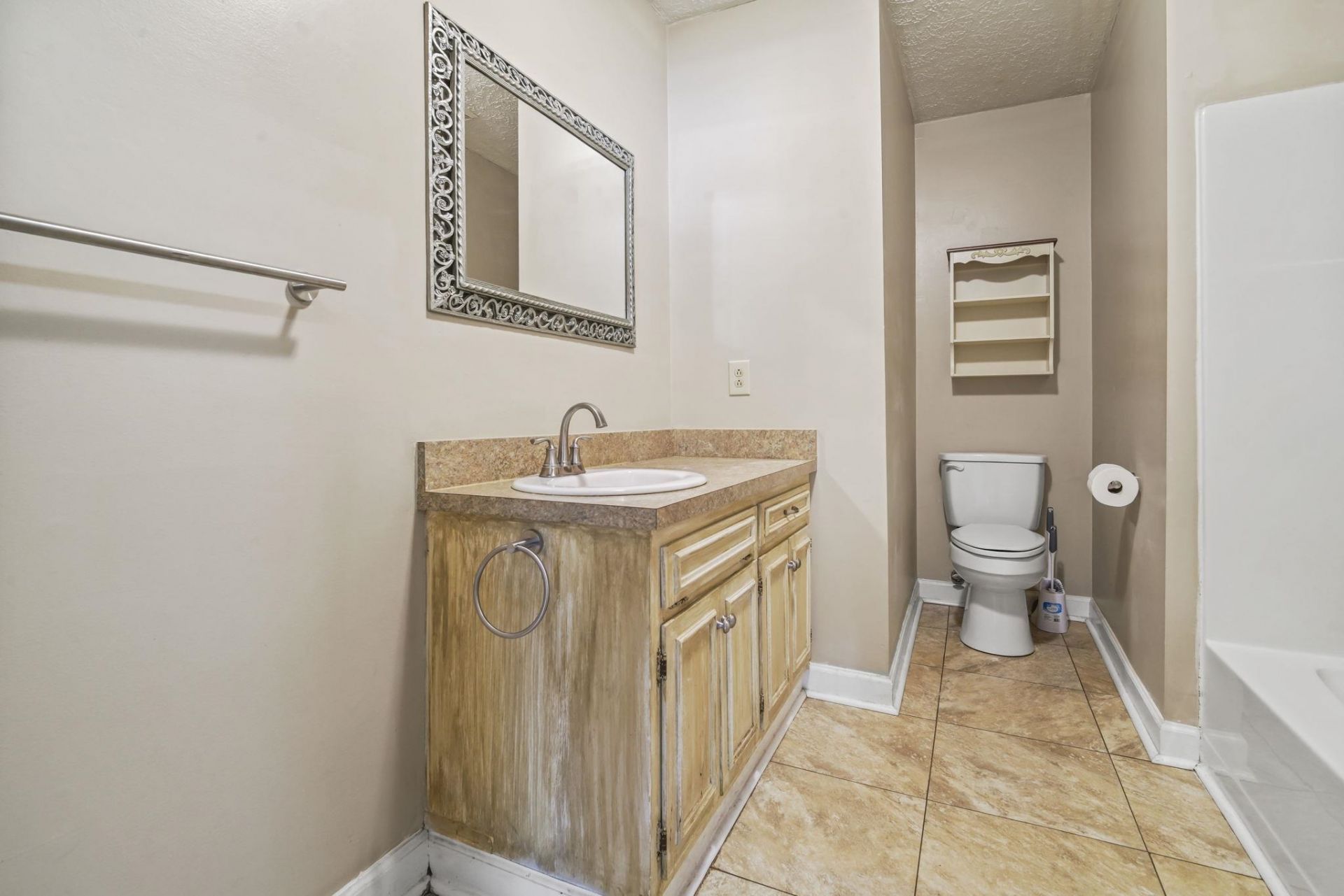 5039 Watergate Dr. Photo 26