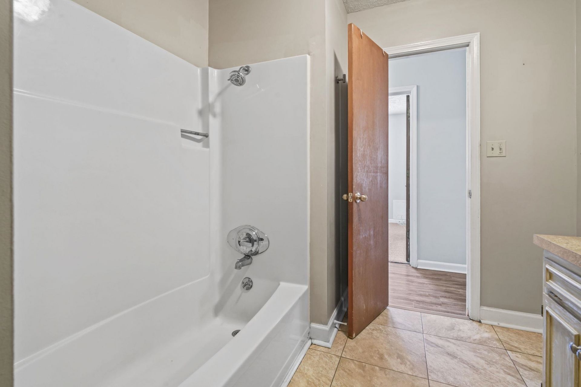 5039 Watergate Dr. Photo 27