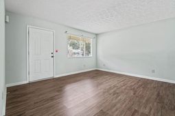 5039 Watergate Dr. photo 4