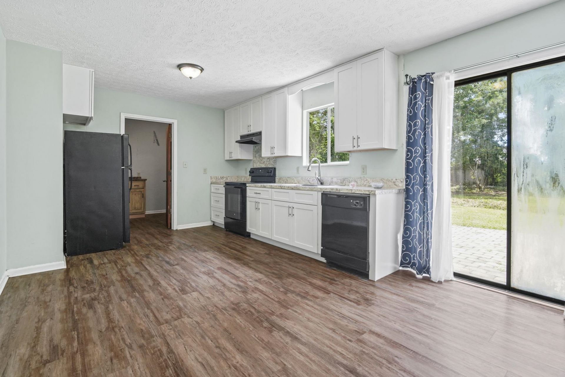 5039 Watergate Dr. Photo 6