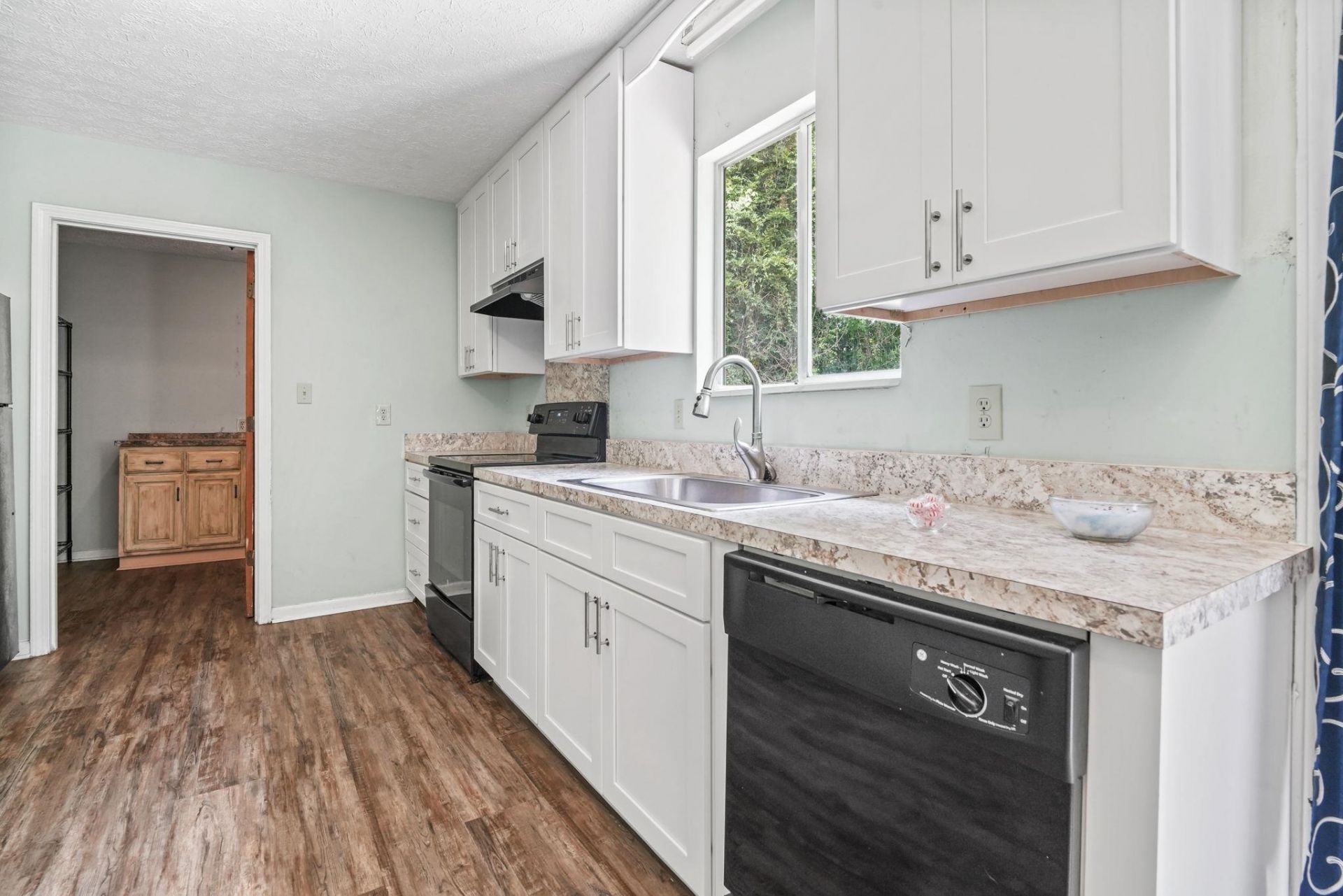 5039 Watergate Dr. Photo 9