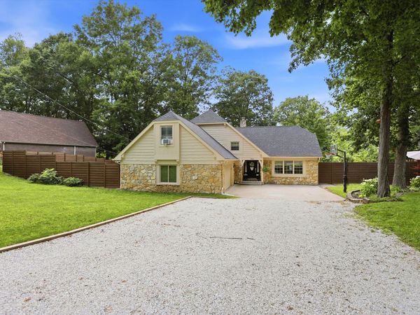 1954 Lakeview Drive , Avon, IN 46123