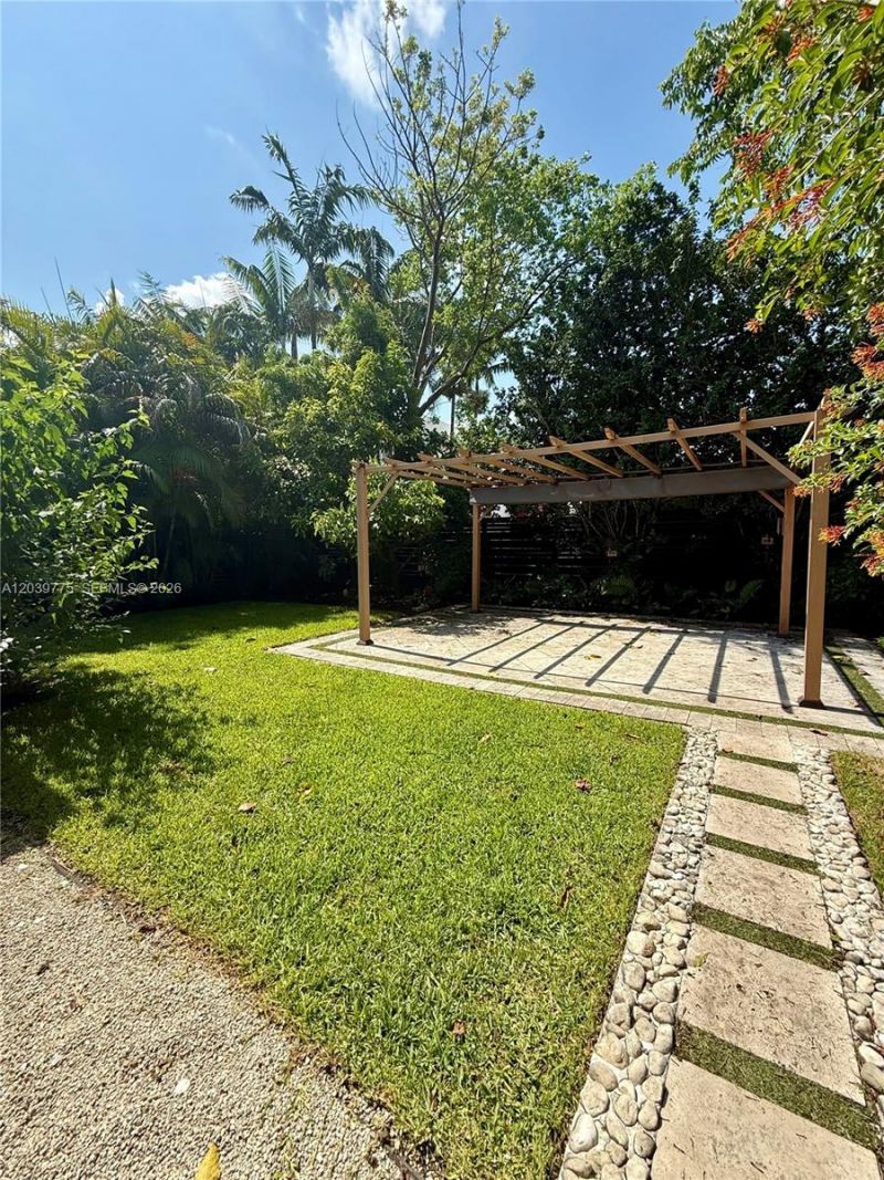 4456 SW 10th St , Miami, FL 33134 Photo