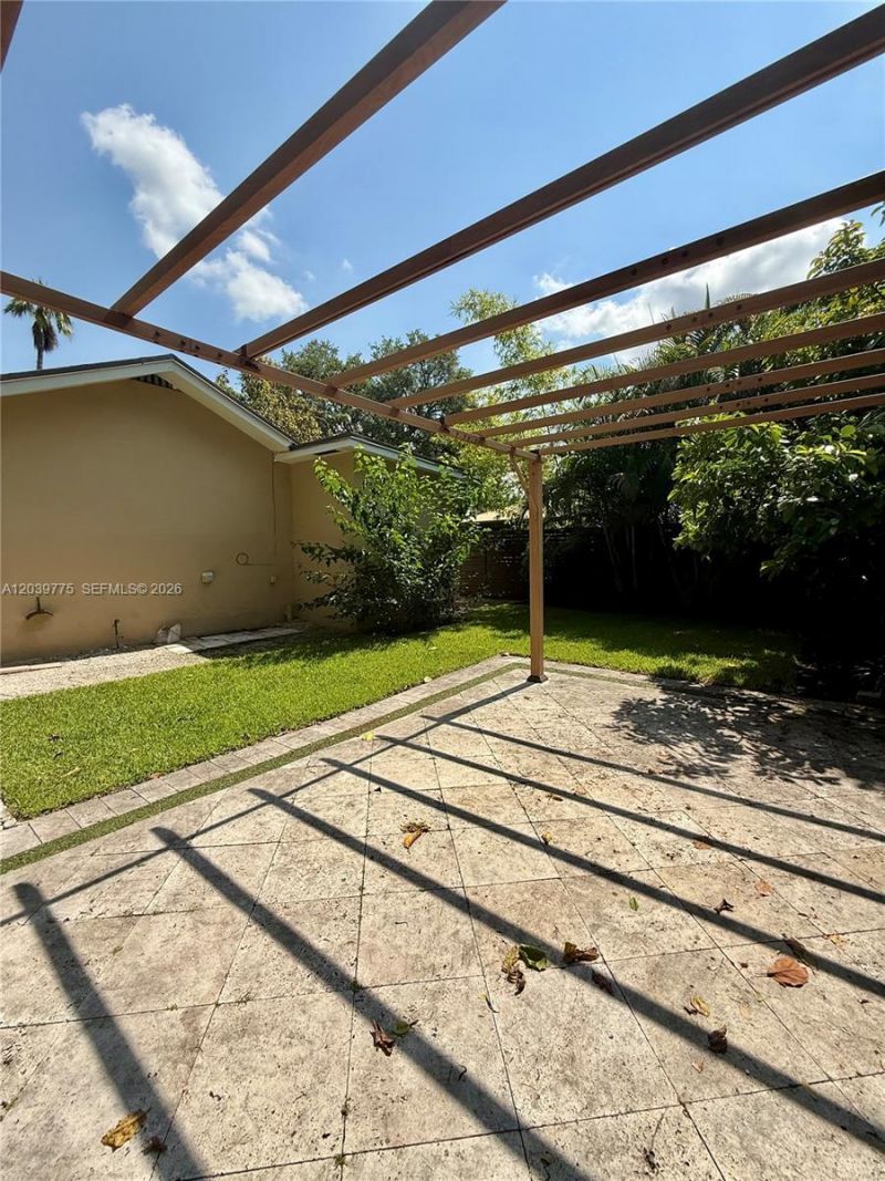 4456 SW 10th St , Miami, FL 33134 Photo