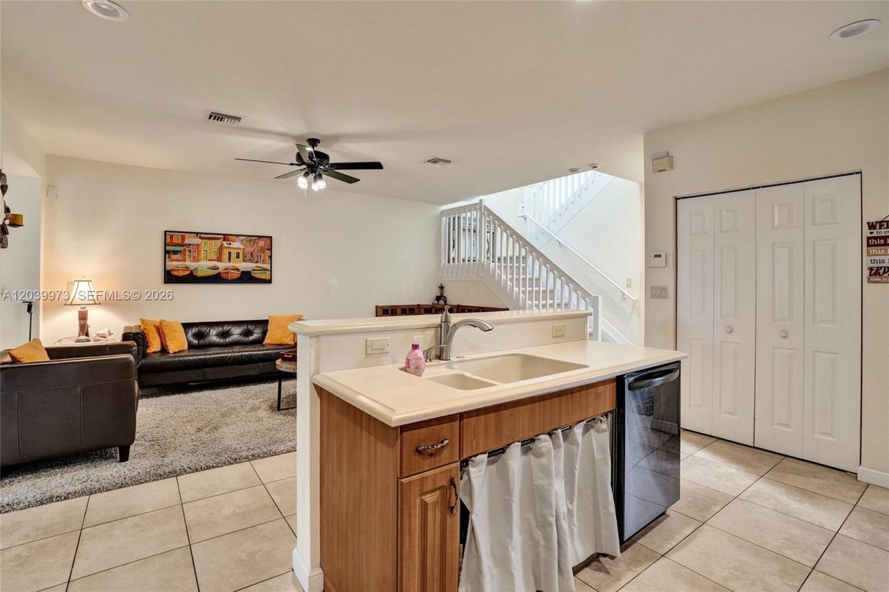 2151 NW 121st Ave, Plantation, FL 33323 Photo