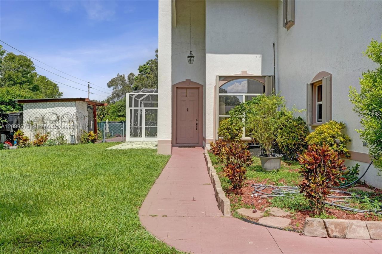 2151 NW 121st Ave, Plantation, FL 33323 Photo