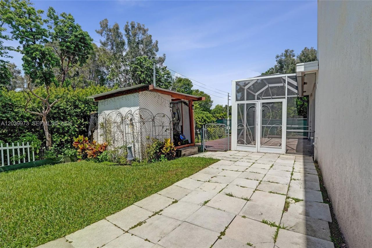 2151 NW 121st Ave, Plantation, FL 33323 Photo
