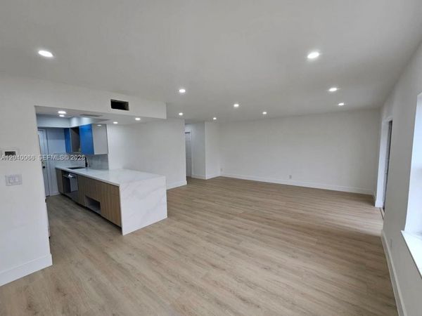17911 NW 68th Ave , Unit O207, Hialeah, FL 33015